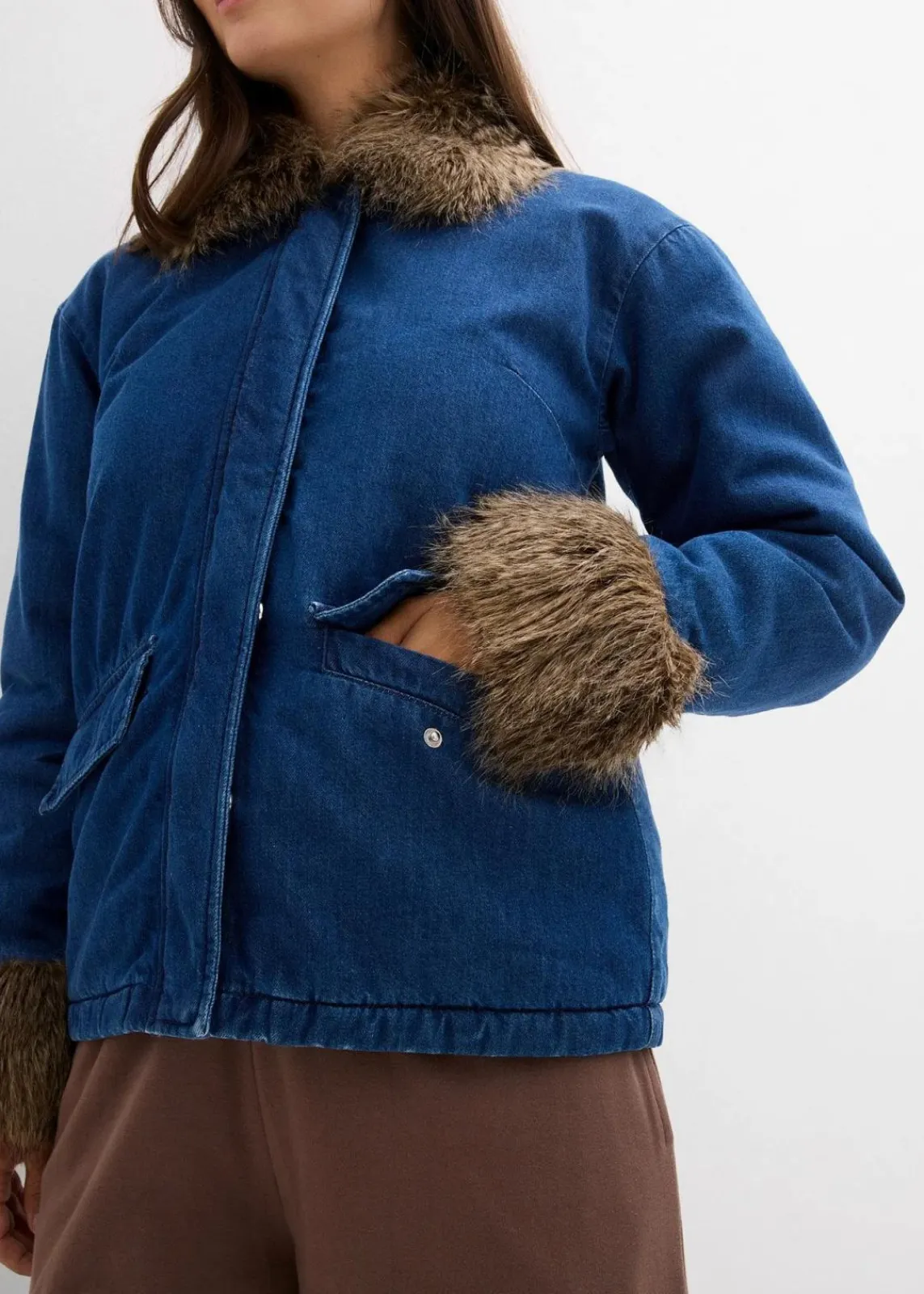 bonprix Bekleidung·Hosen|Jacken & Mäntel^Jeansjacke, leicht wattiert blau denim
