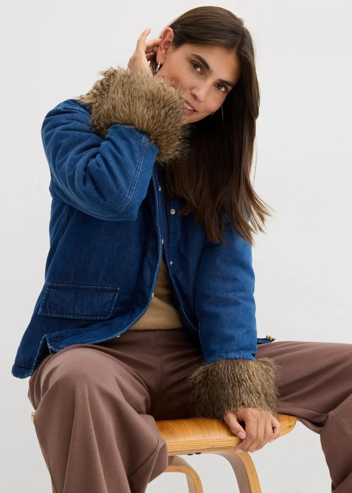bonprix Bekleidung·Hosen|Jacken & Mäntel^Jeansjacke, leicht wattiert blau denim