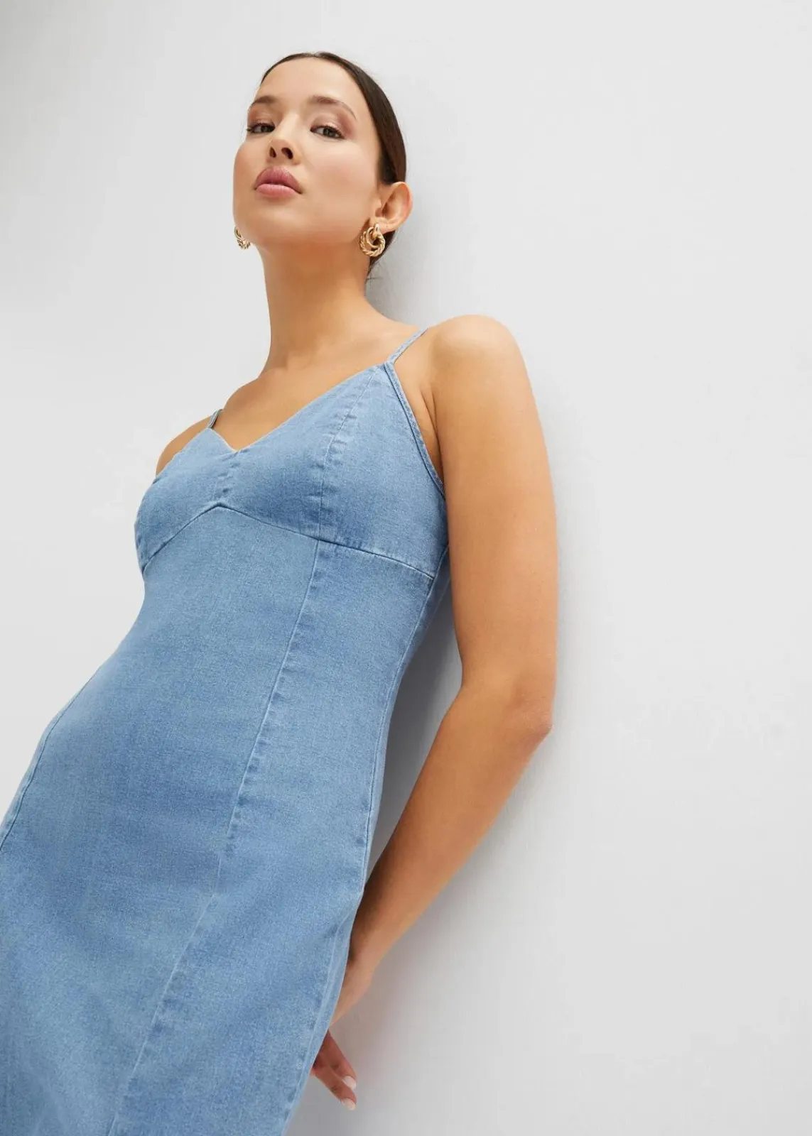 bonprix Nachhaltigere Materialien|Kleider^Jeanskleid mit Schlitz hellblau denim