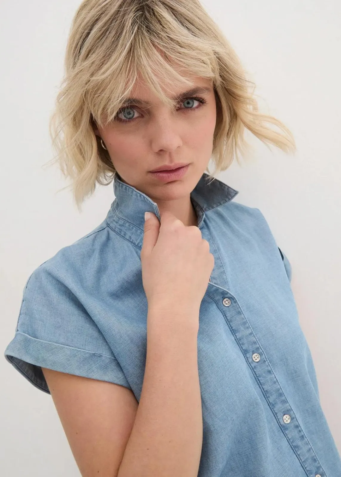 bonprix Blusen & Tuniken^Jeans-Kurzarmbluse mit Leinen hellblau denim