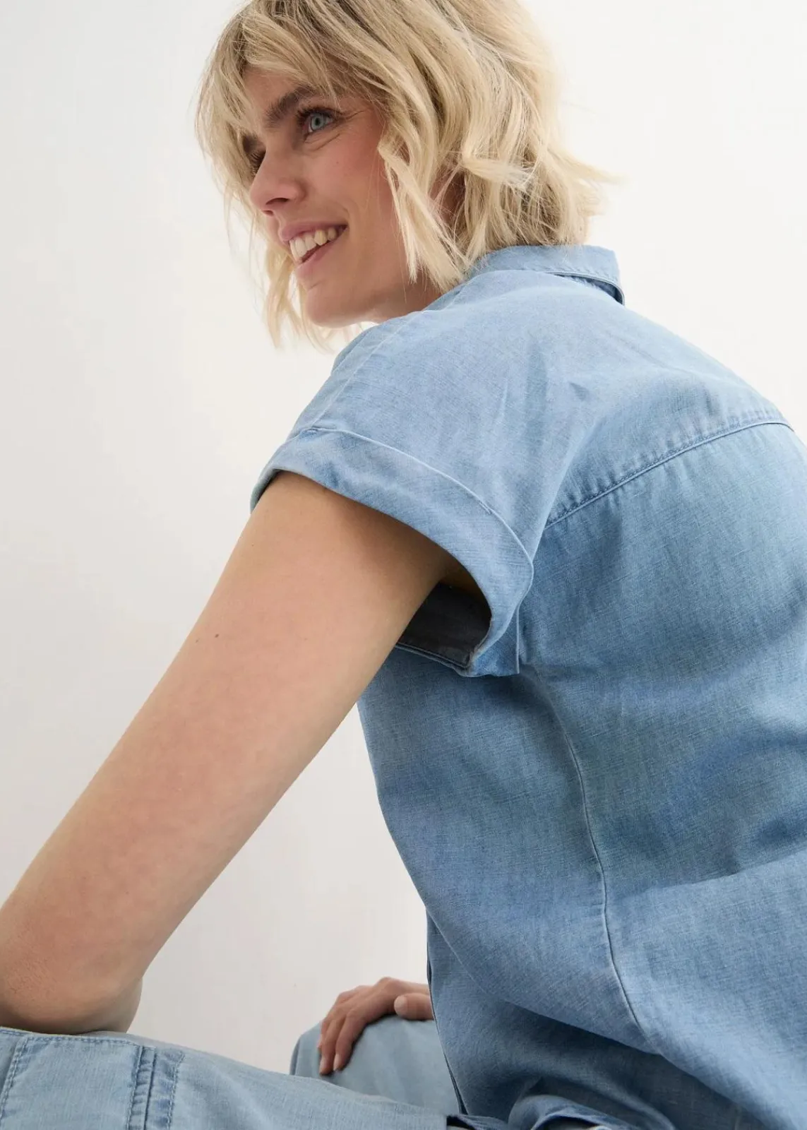 bonprix Blusen & Tuniken^Jeans-Kurzarmbluse mit Leinen hellblau denim