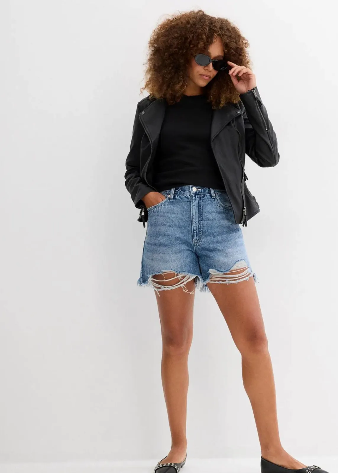 bonprix Bekleidung·Outdoorbekleidung|Bekleidung·Shirts & Tops^Jeans-Shorts High Waist, Low Stretch blau denim used