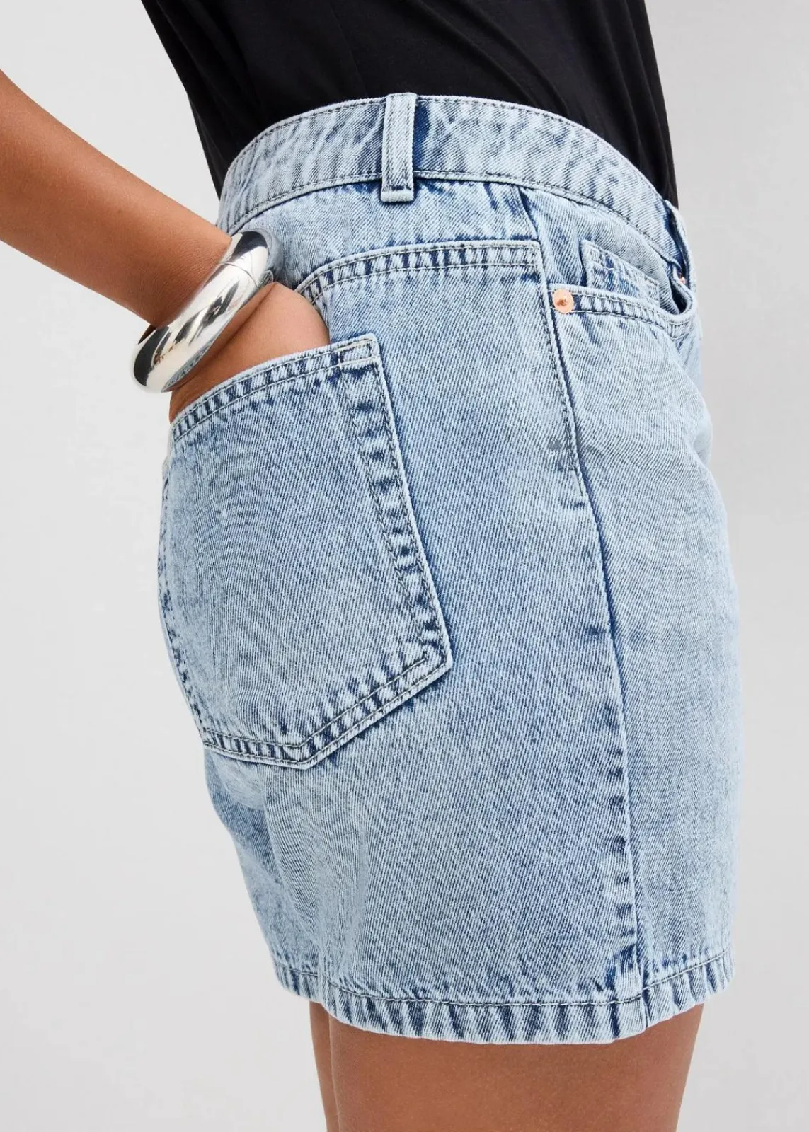 bonprix Jeans|Shorts^Jeans-Shorts Mid Waist eisblau denim used