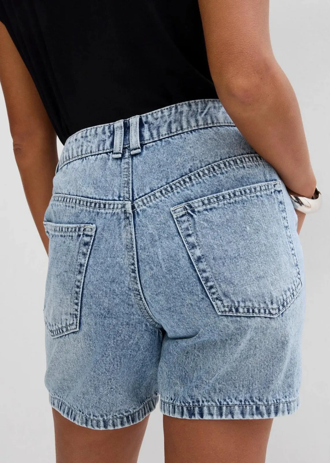 bonprix Jeans|Shorts^Jeans-Shorts Mid Waist eisblau denim used