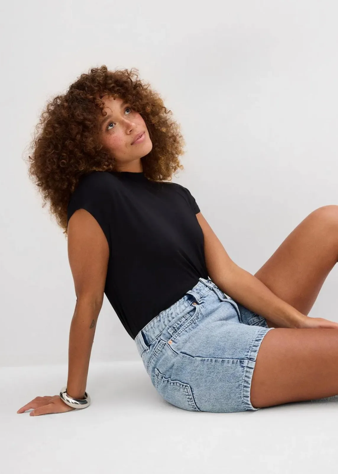 bonprix Jeans|Shorts^Jeans-Shorts Mid Waist eisblau denim used