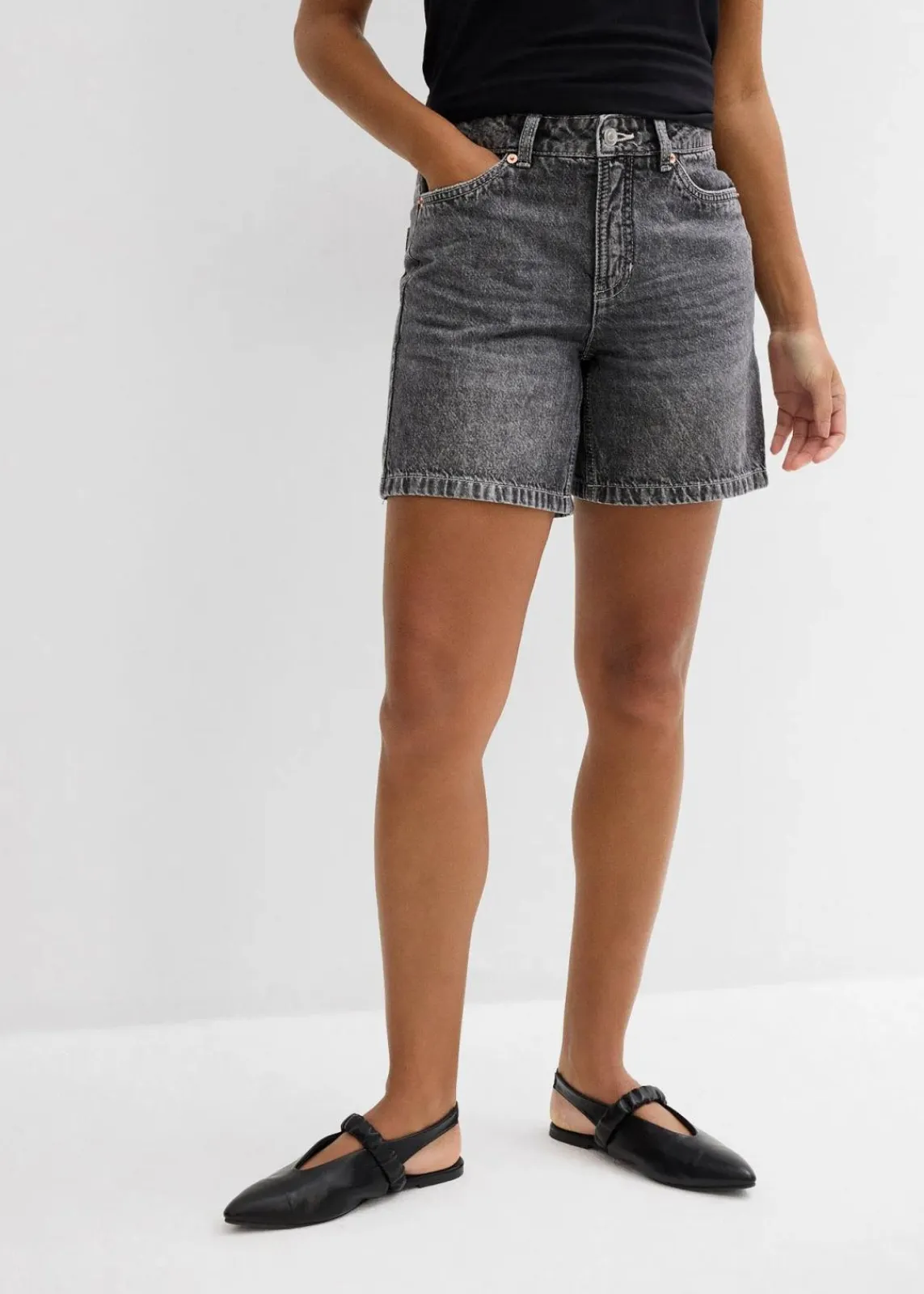 bonprix Jeans|Shorts^Jeans-Shorts Mid Waist schwarz denim used
