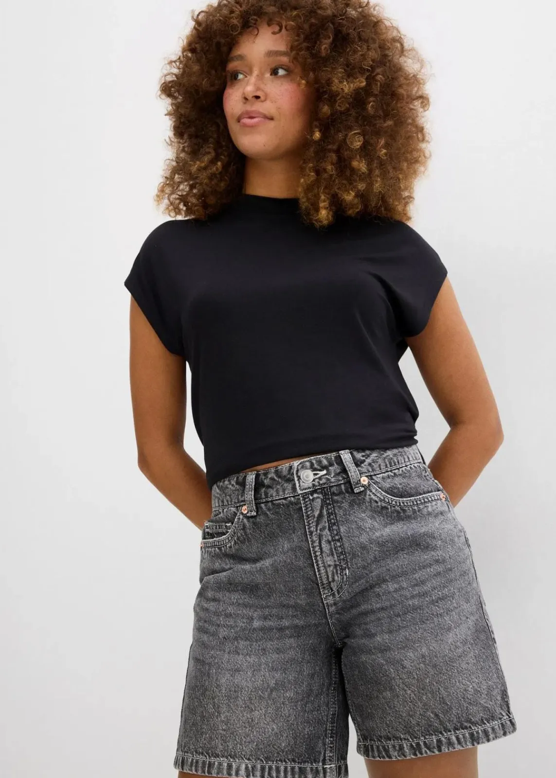 bonprix Jeans|Shorts^Jeans-Shorts Mid Waist schwarz denim used