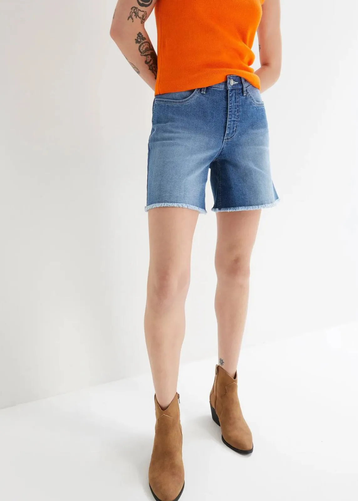 bonprix Bekleidung·Outdoorbekleidung|Bekleidung·Shirts & Tops^Jeansshorts, Mid Waist, Stretch hellblau denim