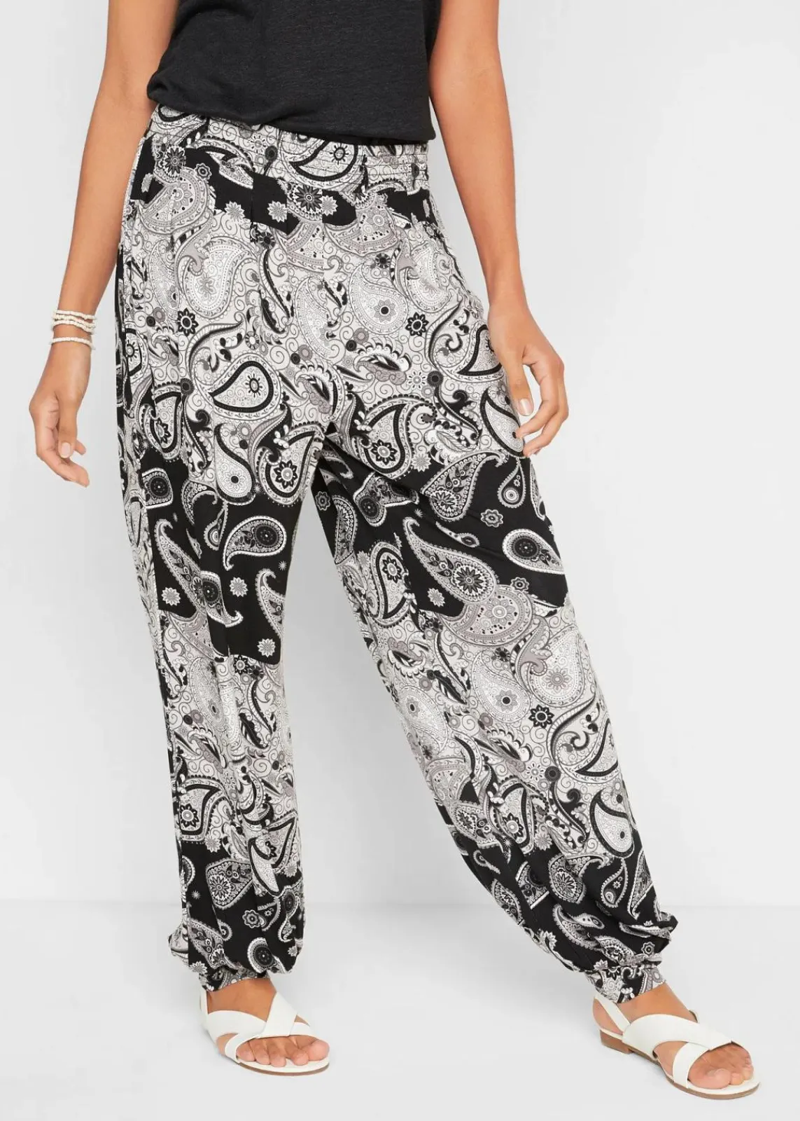 bonprix Bekleidung·Kleider|Hosen^Jersey-Haremshose aus fließendem Viskose-Mix schwarz paisley