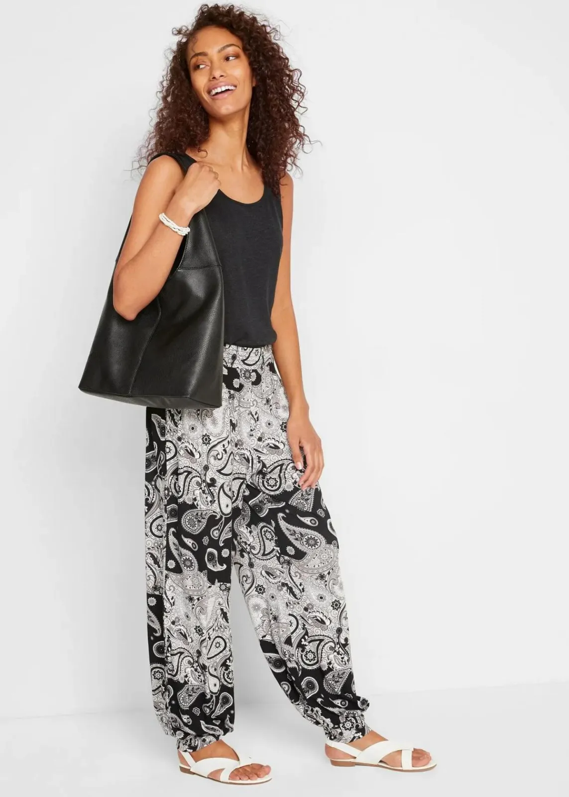 bonprix Bekleidung·Kleider|Hosen^Jersey-Haremshose aus fließendem Viskose-Mix schwarz paisley