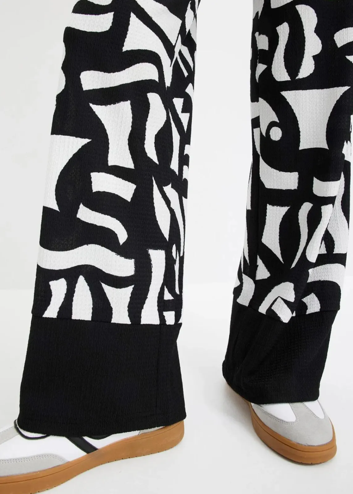 bonprix Bekleidung·Kleider|Zweiteiler & Sets^Jersey-Hose schwarz/wollweiß graphisch bedruckt
