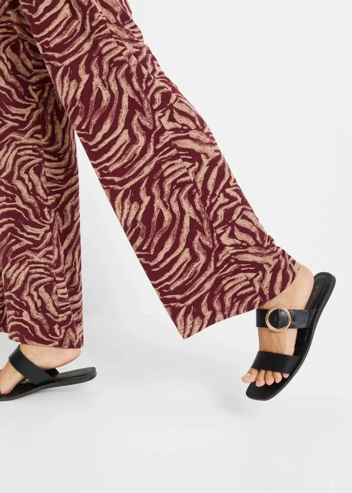 bonprix Nachhaltigere Materialien|Hosen^Jersey-Hose aus fließendem Viskose-Mix dunkelbeere/graubraun zebra bedruckt