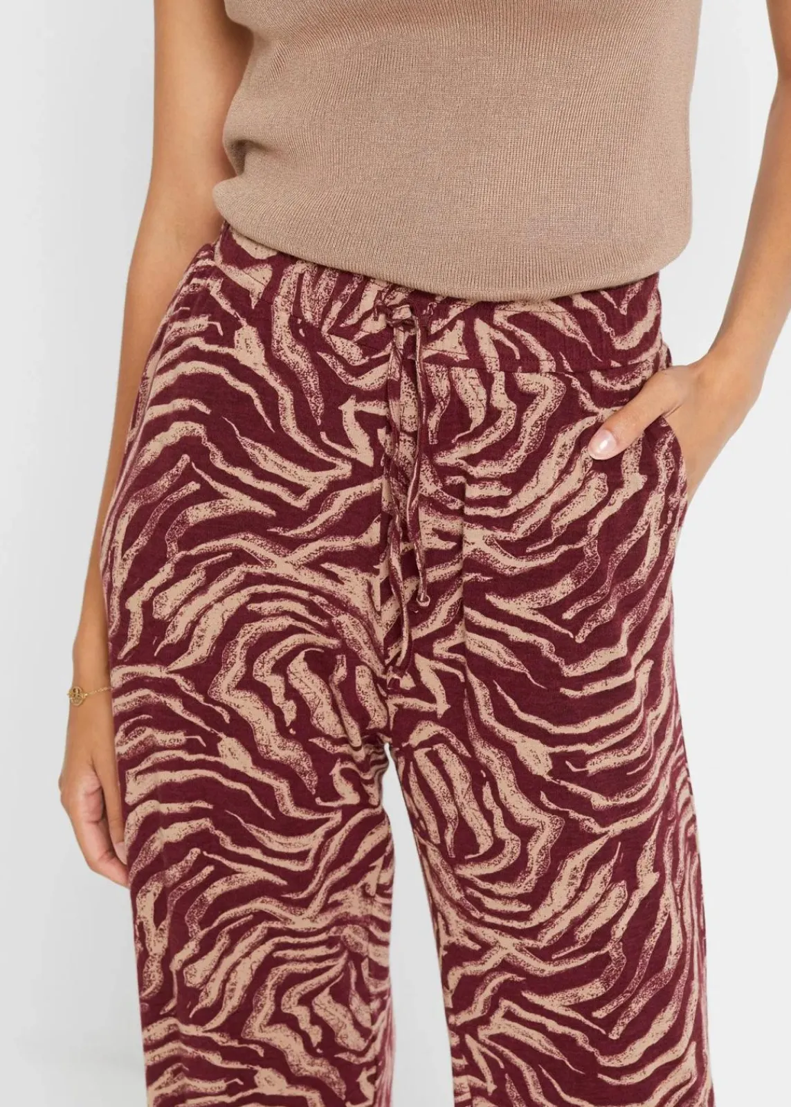 bonprix Nachhaltigere Materialien|Hosen^Jersey-Hose aus fließendem Viskose-Mix dunkelbeere/graubraun zebra bedruckt