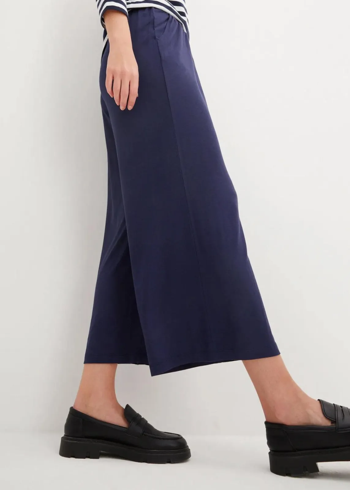 bonprix Hosen|Nachhaltigere Materialien^Jersey-Hose aus fließendem Viskose-Mix, 7-8-Länge dunkelblau