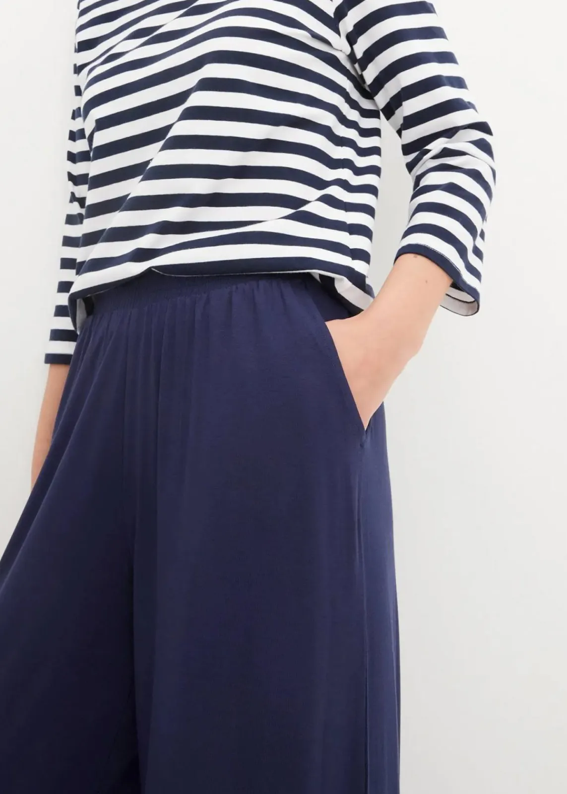 bonprix Hosen|Nachhaltigere Materialien^Jersey-Hose aus fließendem Viskose-Mix, 7-8-Länge dunkelblau
