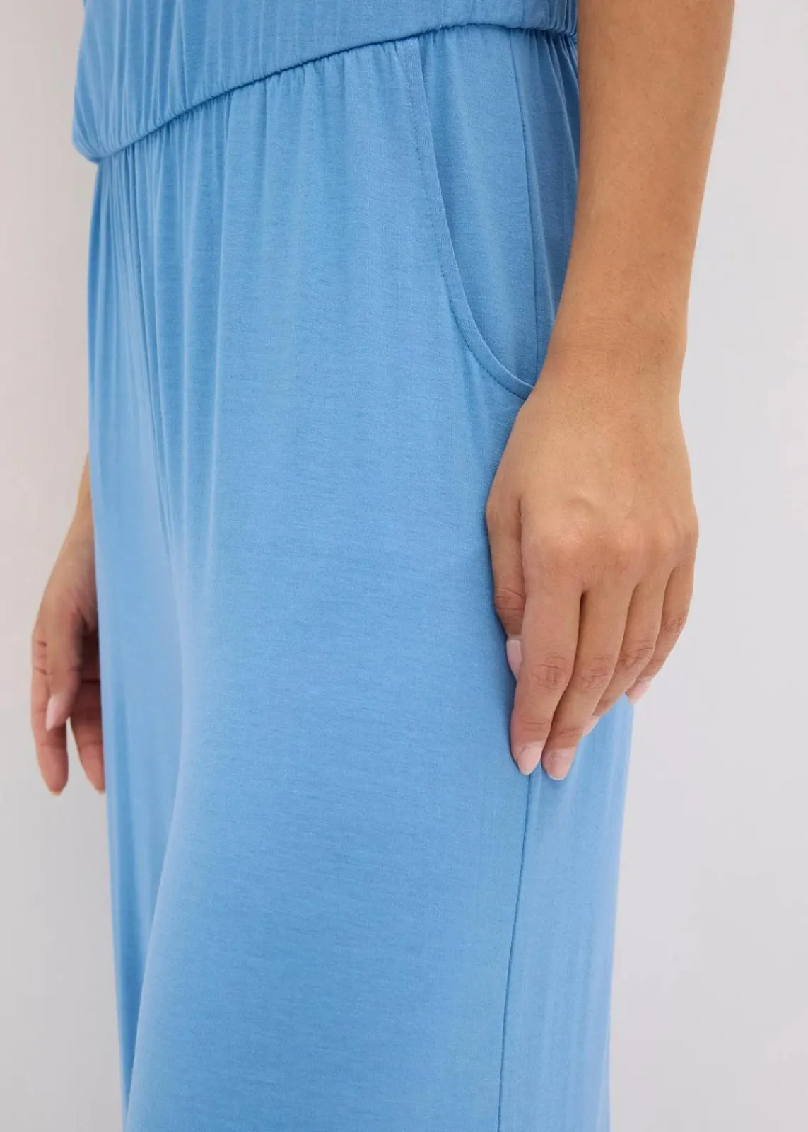 bonprix Bekleidung·Homewear|Jumpsuits^Jersey-Jumpsuit mit Volant mittelblau