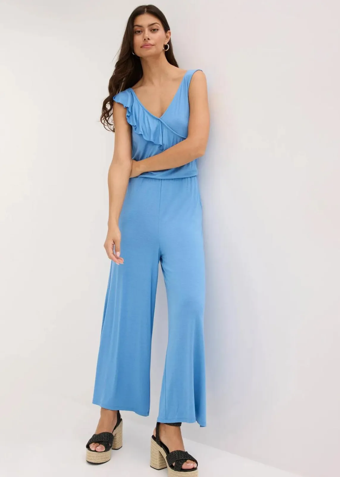 bonprix Bekleidung·Homewear|Jumpsuits^Jersey-Jumpsuit mit Volant mittelblau