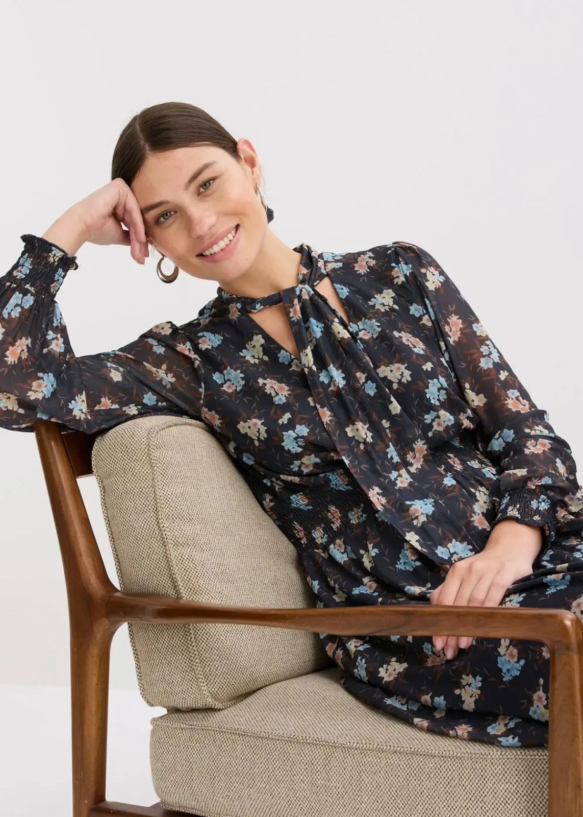 bonprix Bekleidung·Pullover & Strickjacken|Kleider^Jerseykleid nachtblau geblümt