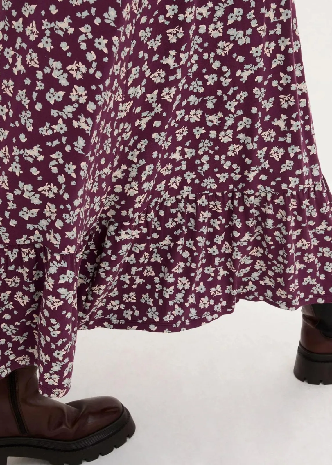 bonprix Bekleidung·Pullover & Strickjacken|Kleider^Jerseykleid aus fließendem Viskose-Mix aubergine geblümt