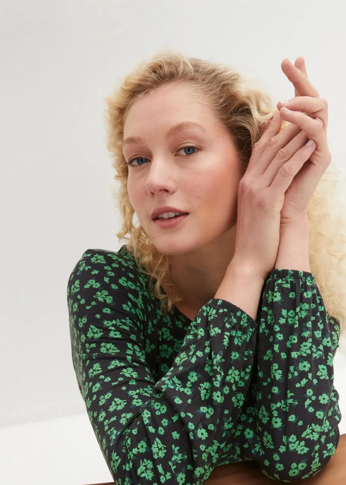 bonprix Kleider|Bekleidung·Pullover & Strickjacken^Jerseykleid aus fließendem Viskose-Mix opalgrün geblümt