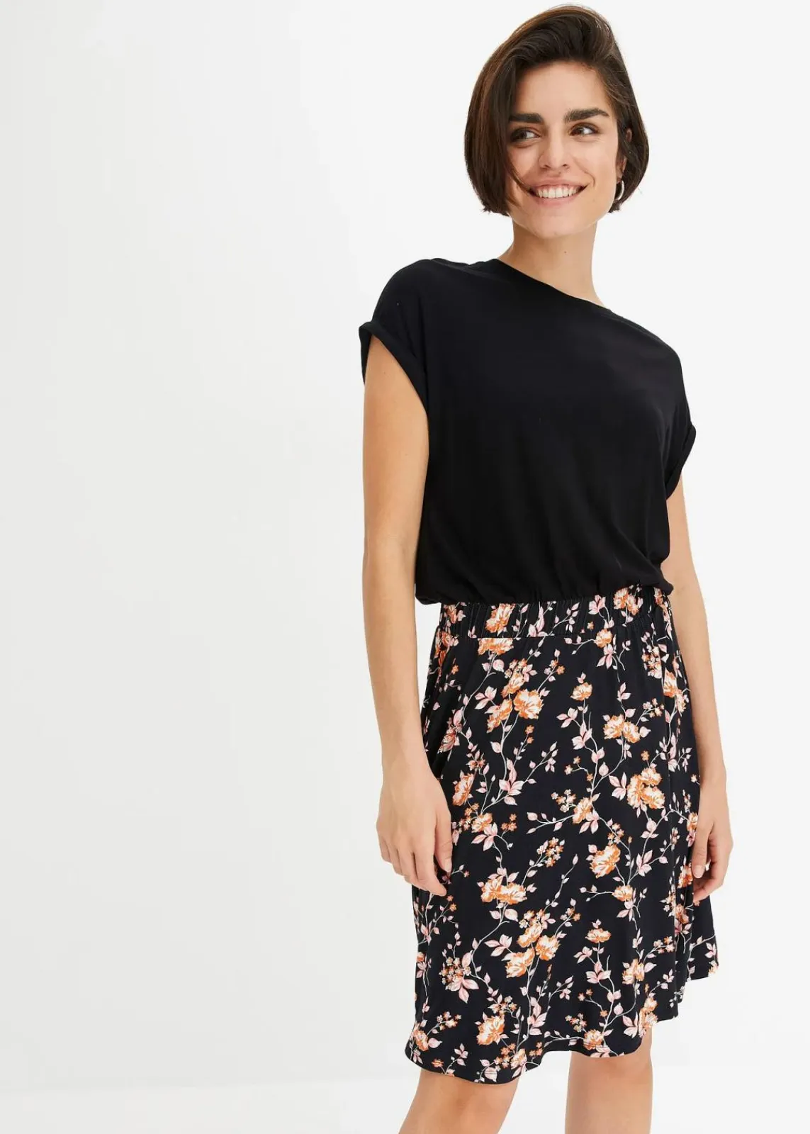 bonprix Bekleidung·Pullover & Strickjacken|Kleider^Jerseykleid aus Viskose-Mix schwarz/koralle geblümt