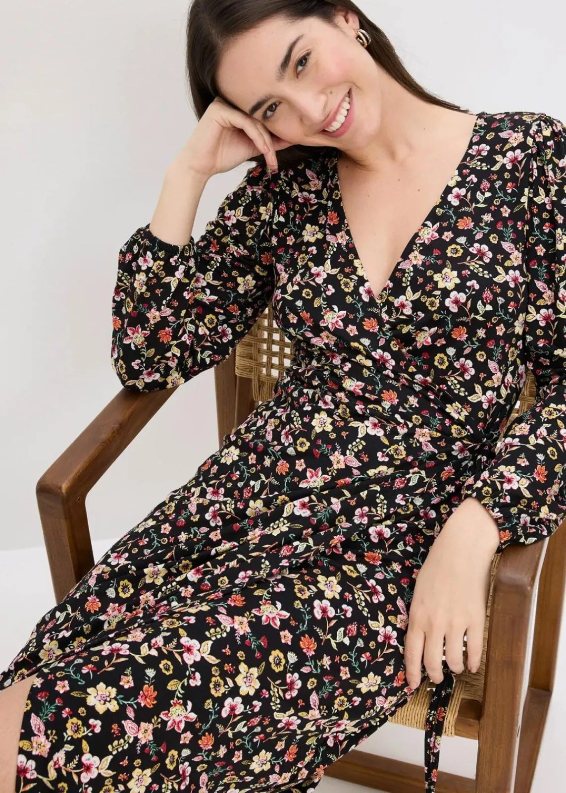 bonprix Bekleidung·Pullover & Strickjacken^Jerseykleid aus Viskose-Mix schwarz geblümt