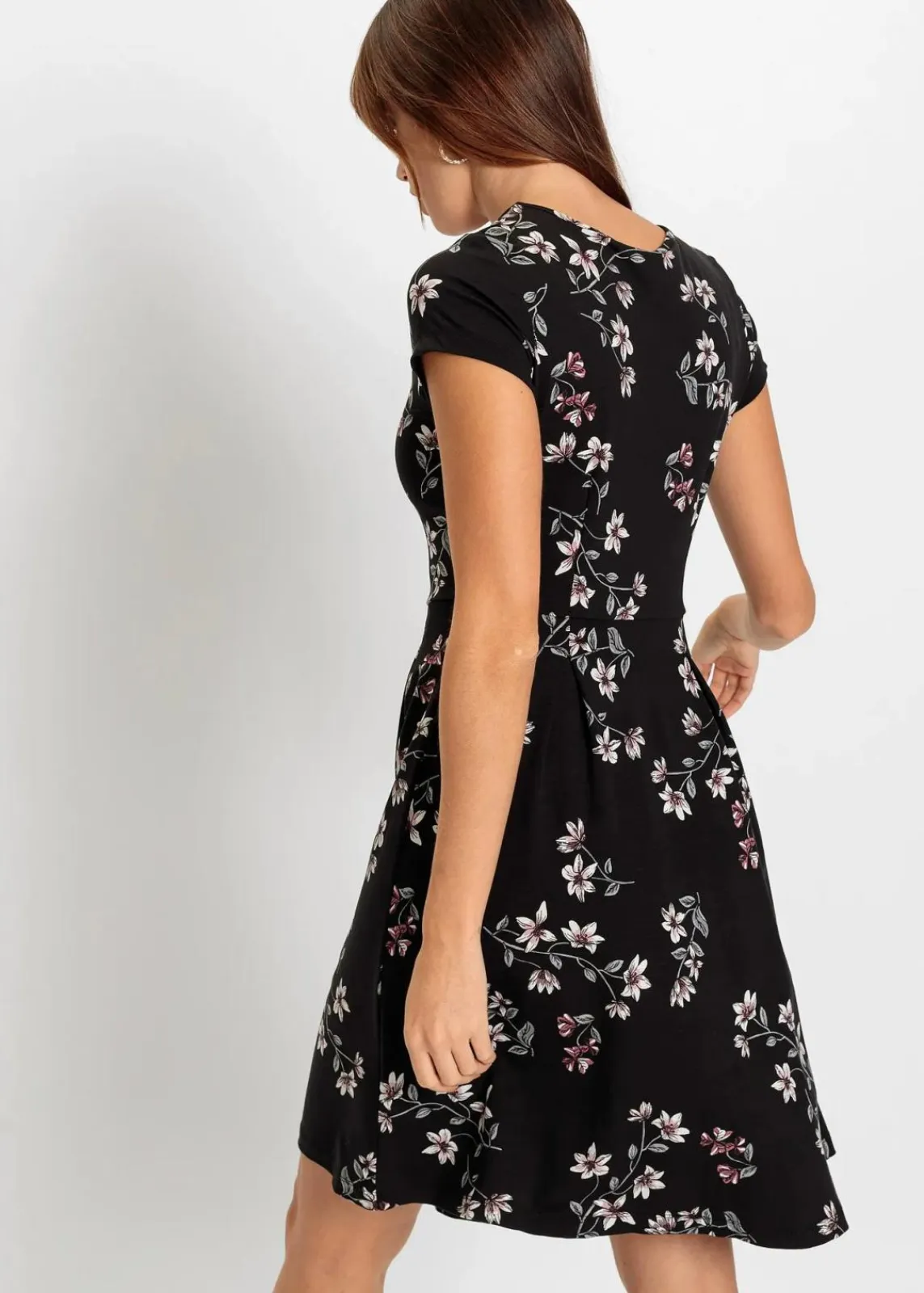 bonprix Kleider|Nachhaltigere Materialien^Jerseykleid aus Viskose-Mix schwarz geblümt
