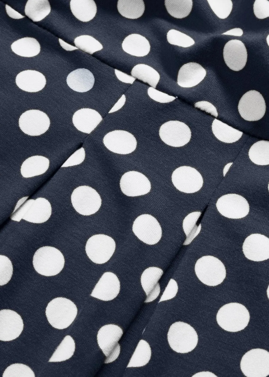 bonprix Kleider|Nachhaltigere Materialien^Jerseykleid aus Viskose-Mix dunkelblau/wollweiß gepunktet