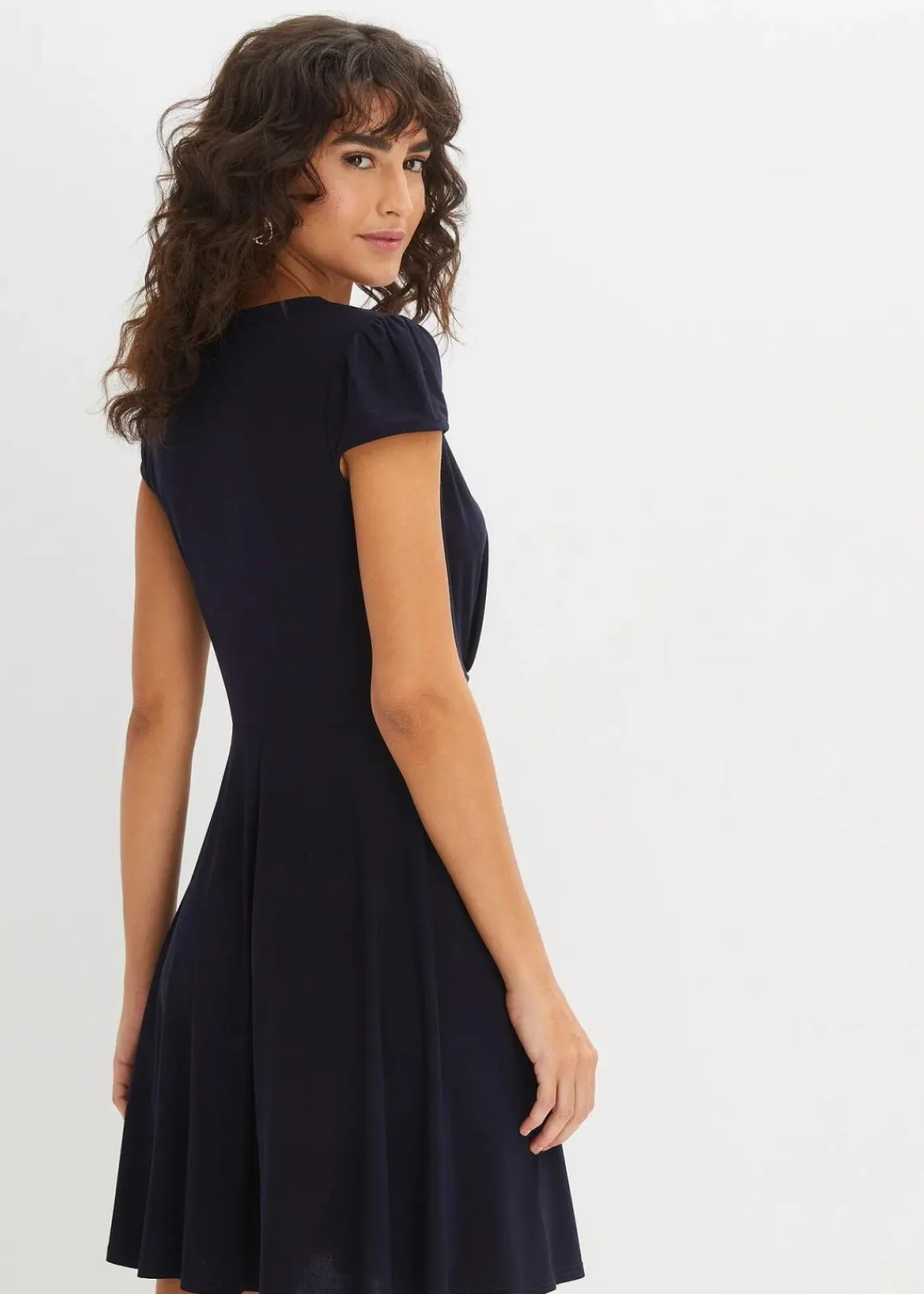 bonprix Kurzgrößen|Kurzgrößen^Jerseykleid mit dekorativer Schließe dunkelblau
