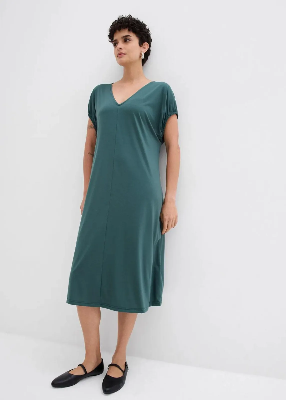 bonprix Kleider^Jerseykleid mit V-Ausschnitt aus Viskose-Mix schattengrün