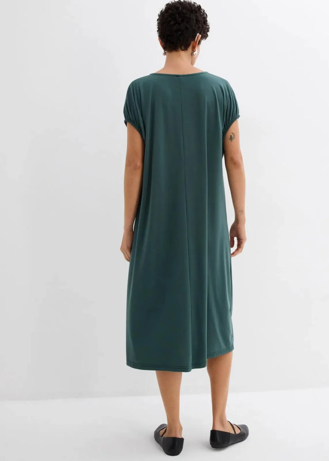 bonprix Kleider^Jerseykleid mit V-Ausschnitt aus Viskose-Mix schattengrün