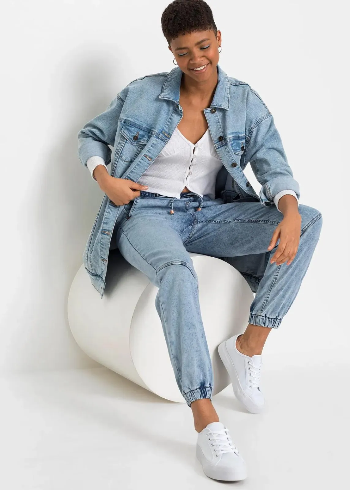 bonprix Jeans|Kurzgrößen^Jogg Jeans Mid Waist, stretch blau washed