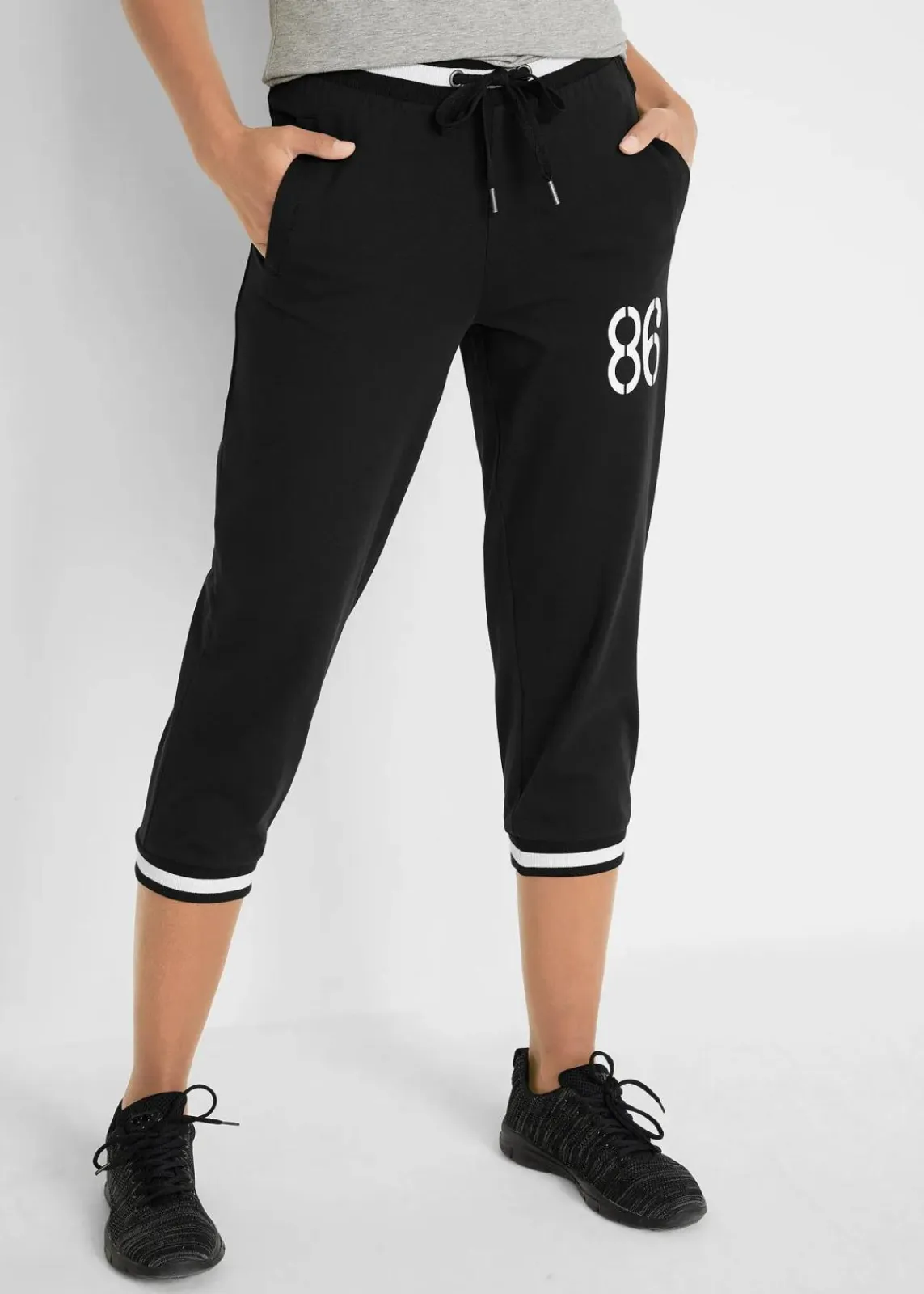 bonprix Bekleidung·Sweat|Bekleidung·Blusen & Tuniken^Jogginghose, 3/4-Länge aus Baumwollmix schwarz bedruckt