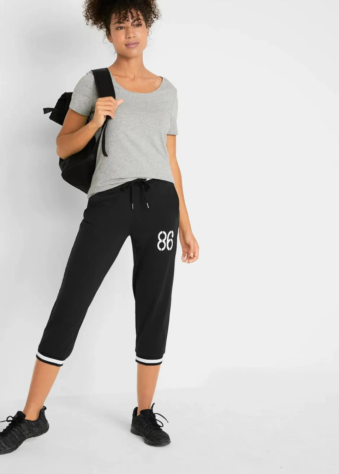 bonprix Bekleidung·Sweat|Bekleidung·Blusen & Tuniken^Jogginghose, 3/4-Länge aus Baumwollmix schwarz bedruckt