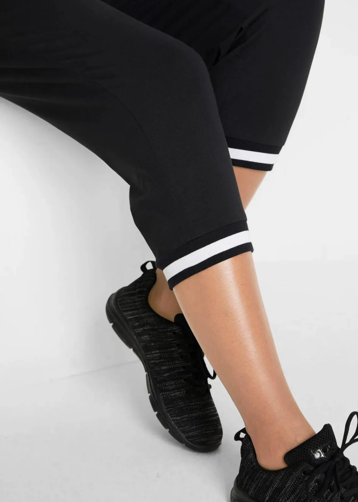 bonprix Bekleidung·Sweat|Bekleidung·Blusen & Tuniken^Jogginghose, 3/4-Länge aus Baumwollmix schwarz bedruckt