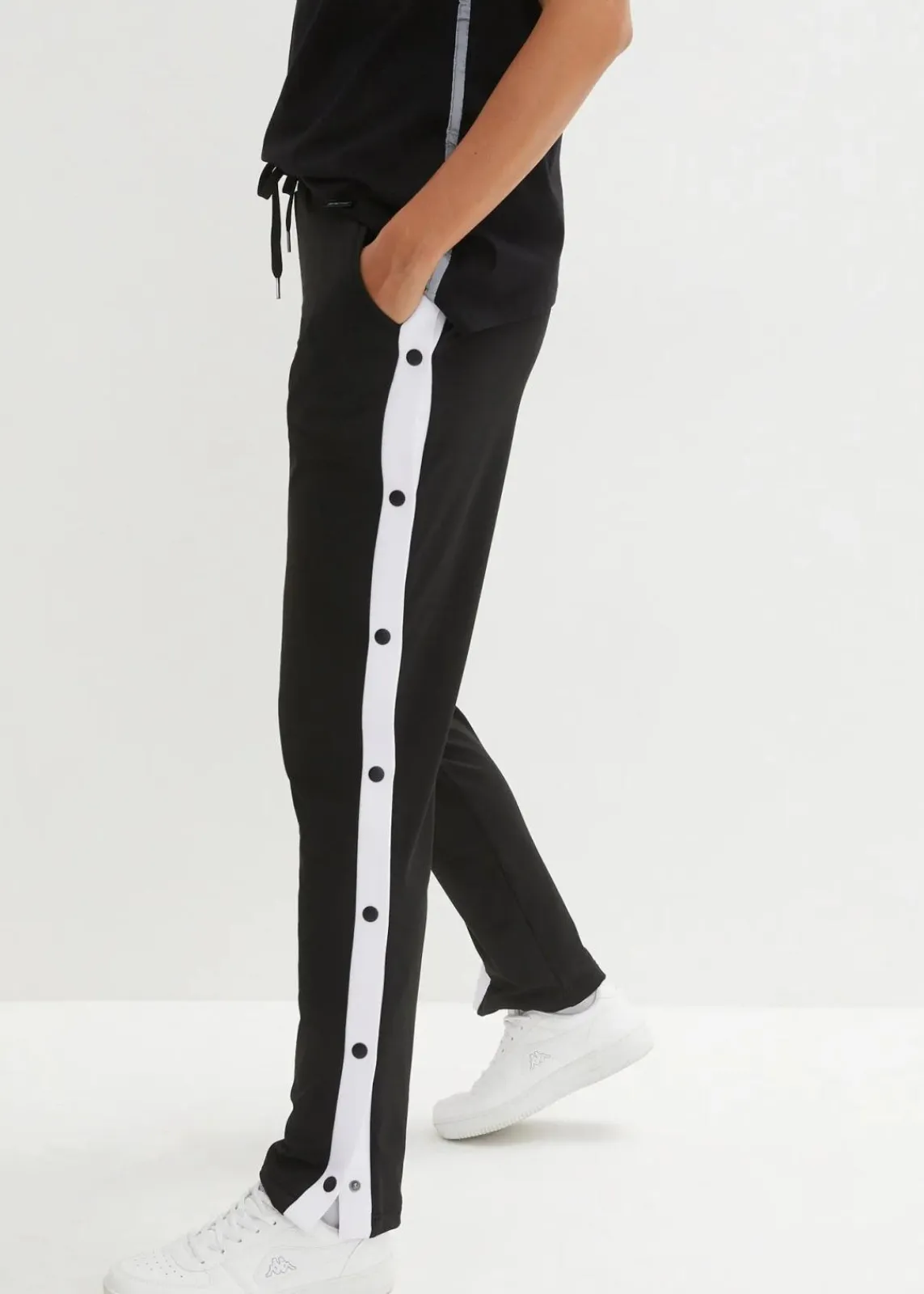 bonprix Hosen|Sweat^Jogginghose mit Druckknöpfen, schnelltrocknend schwarz