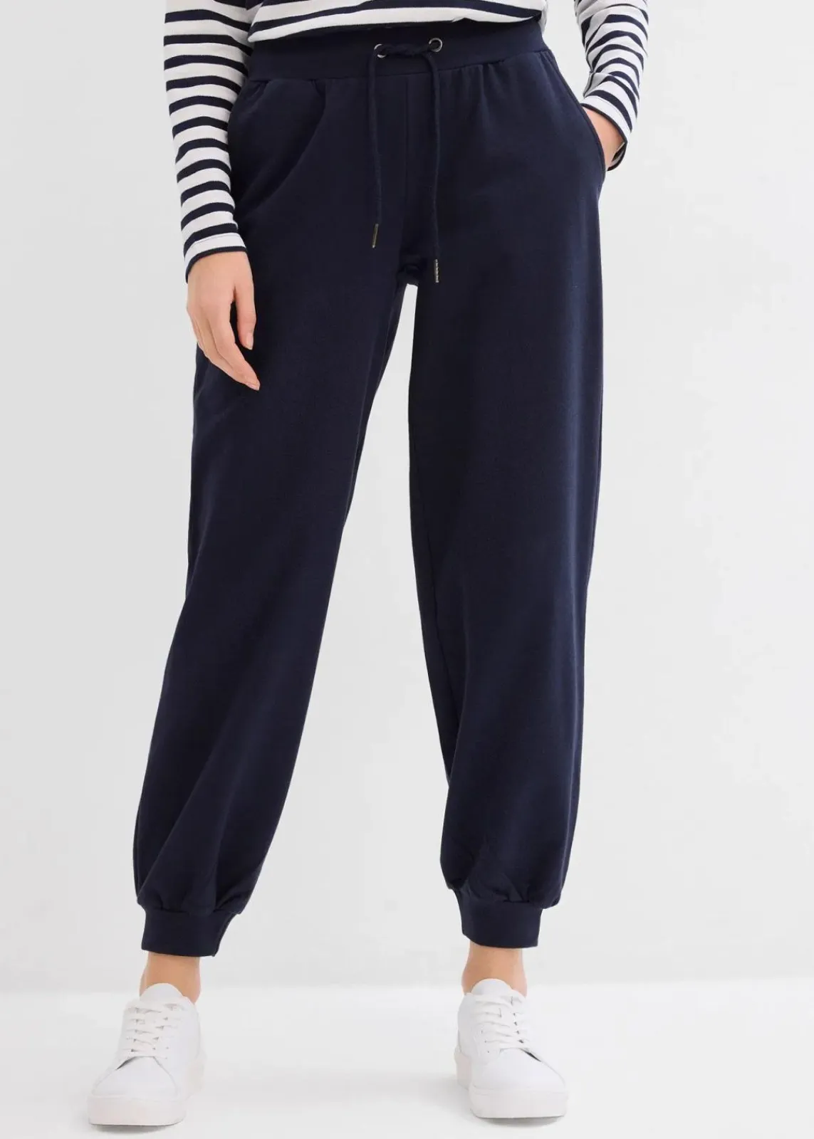 bonprix Sweat|Basics^Jogginghose mit elastischem Bund dunkelblau