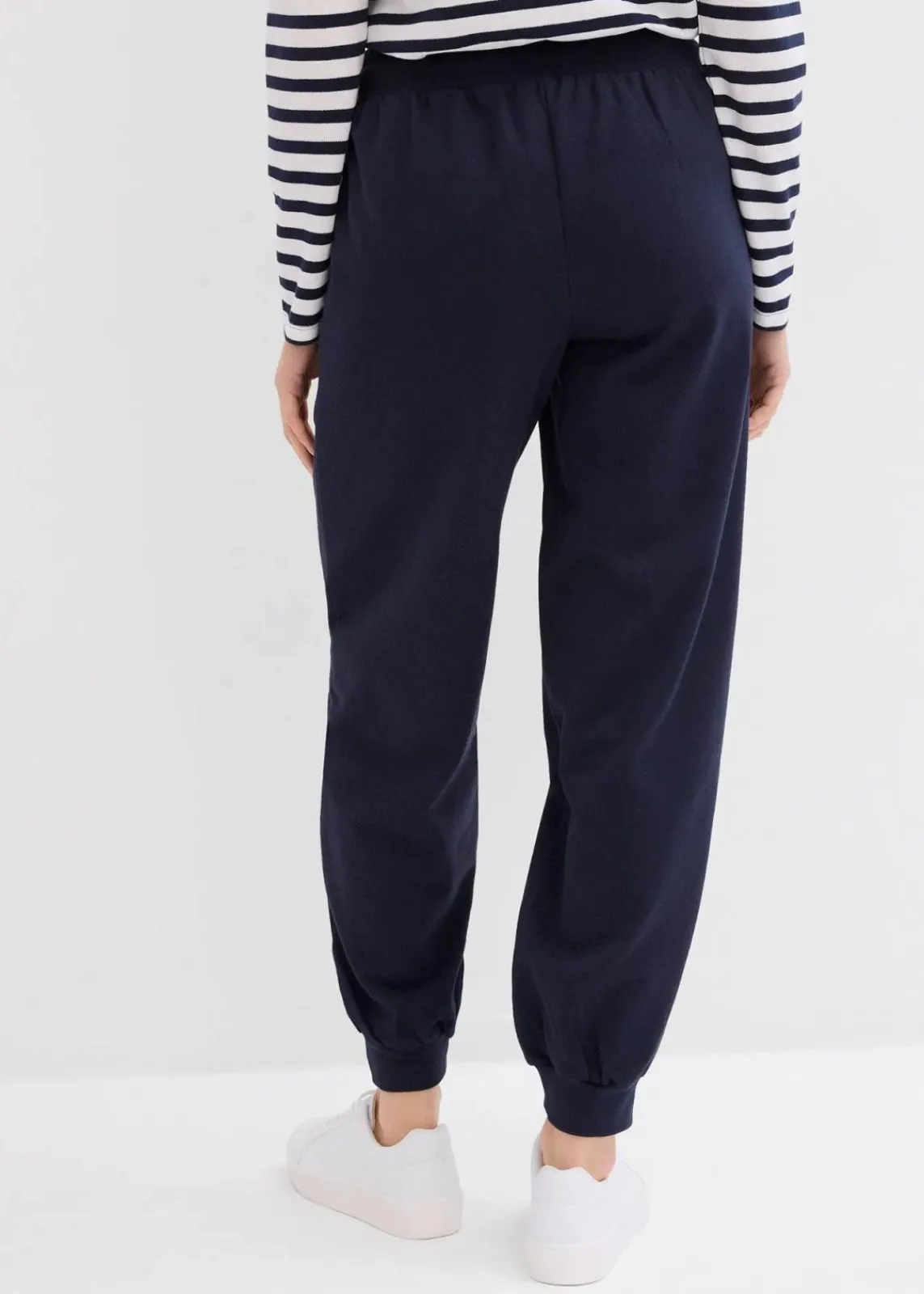 bonprix Sweat|Basics^Jogginghose mit elastischem Bund dunkelblau