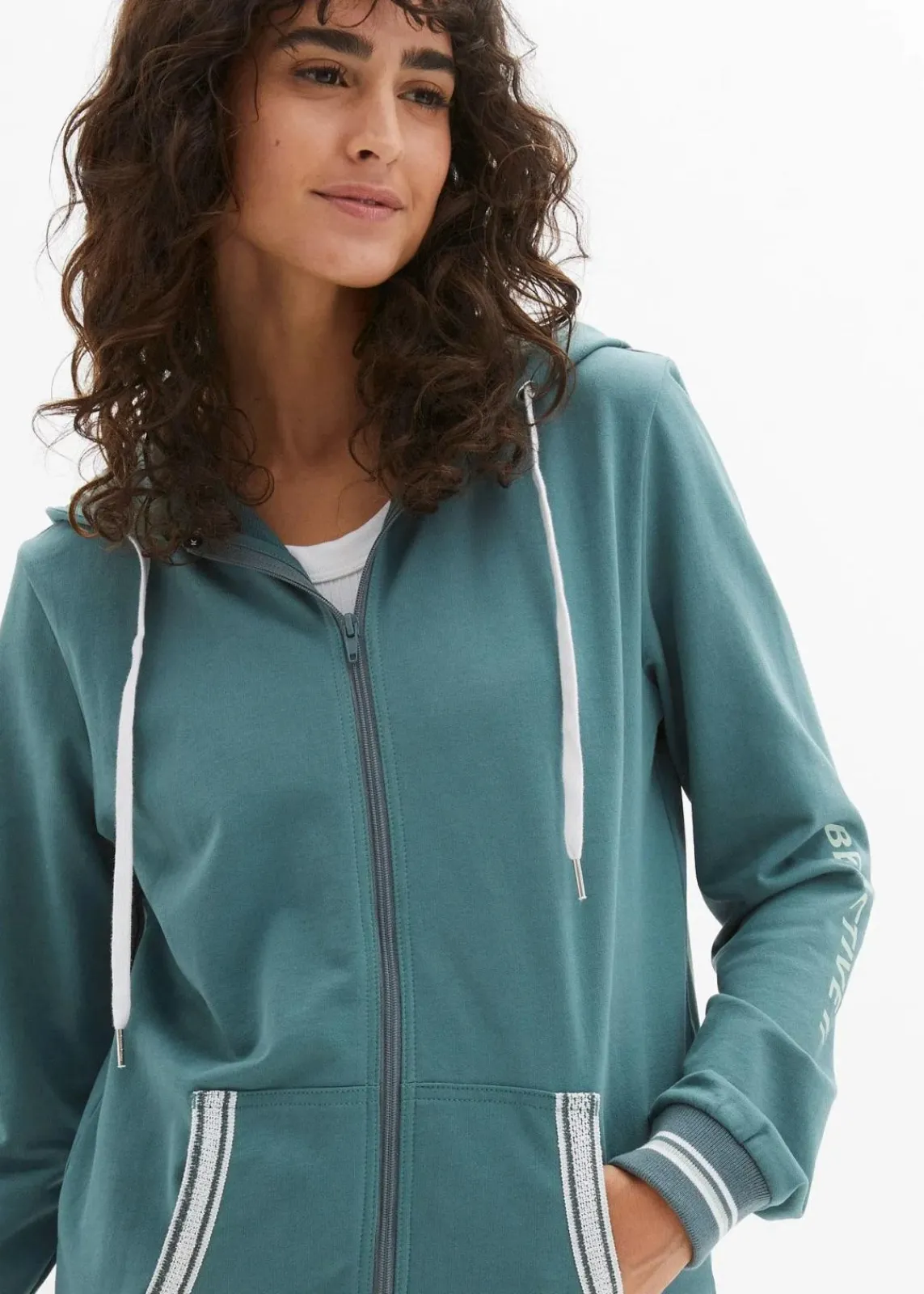 bonprix Bekleidung·Blusen & Tuniken|Nachhaltigere Materialien^Kapuzen-Sweatjacke aus reiner Bio-Baumwolle graugrün bedruckt
