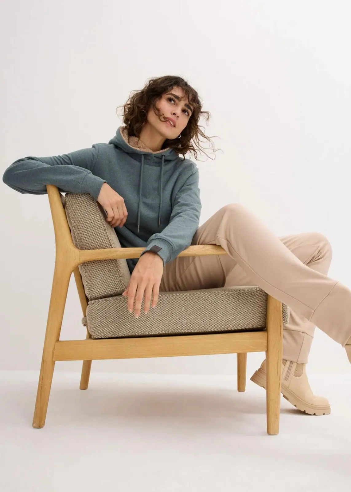 bonprix Bekleidung·Blusen & Tuniken|Nachhaltigere Materialien^Kapuzensweatshirt aus Baumwoll-Mix und Teddy-Futter eukalyptusgrün