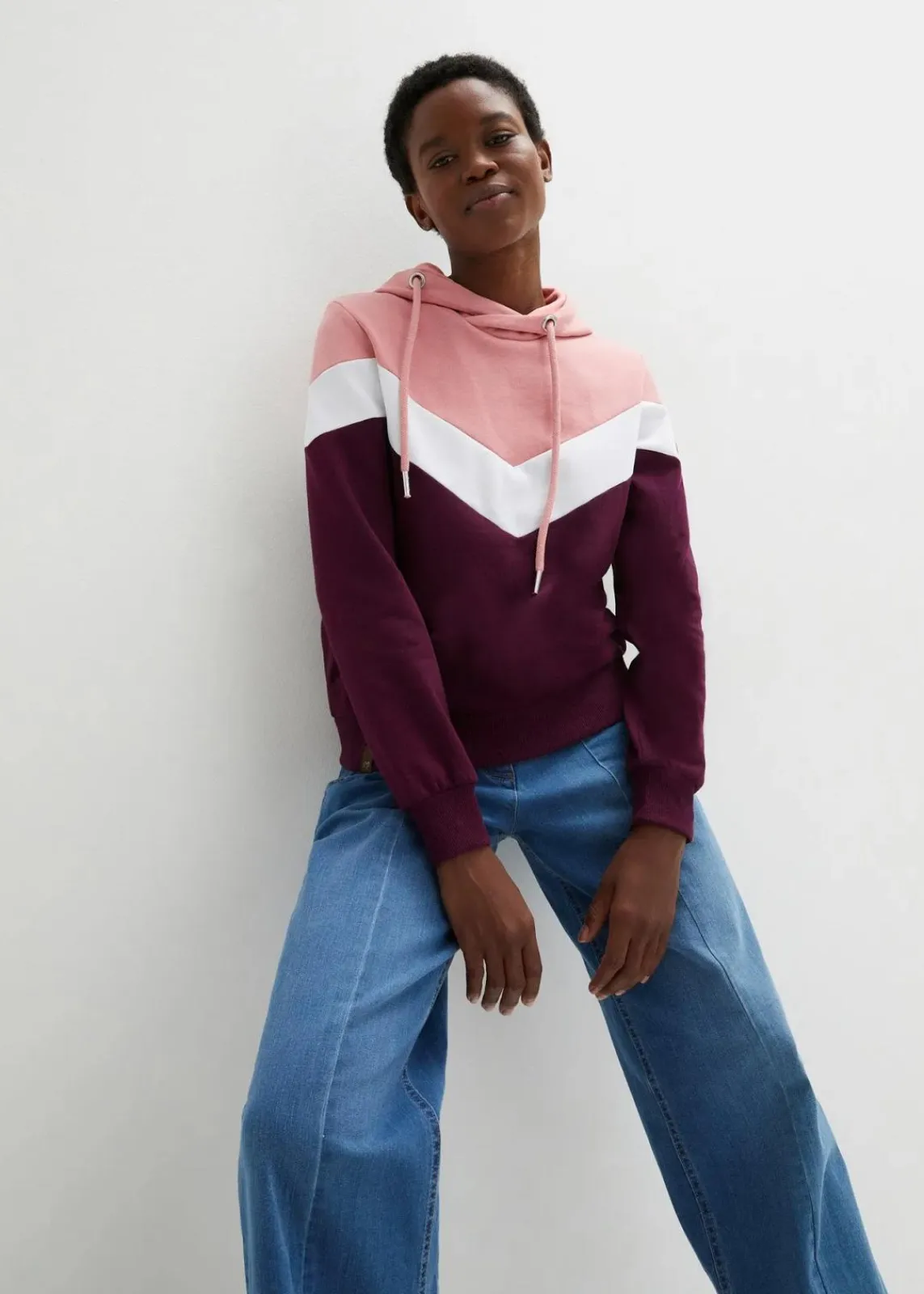 bonprix Bekleidung·Blusen & Tuniken|Nachhaltigere Materialien^Kapuzensweatshirt mit großem Kragen holunderbeere