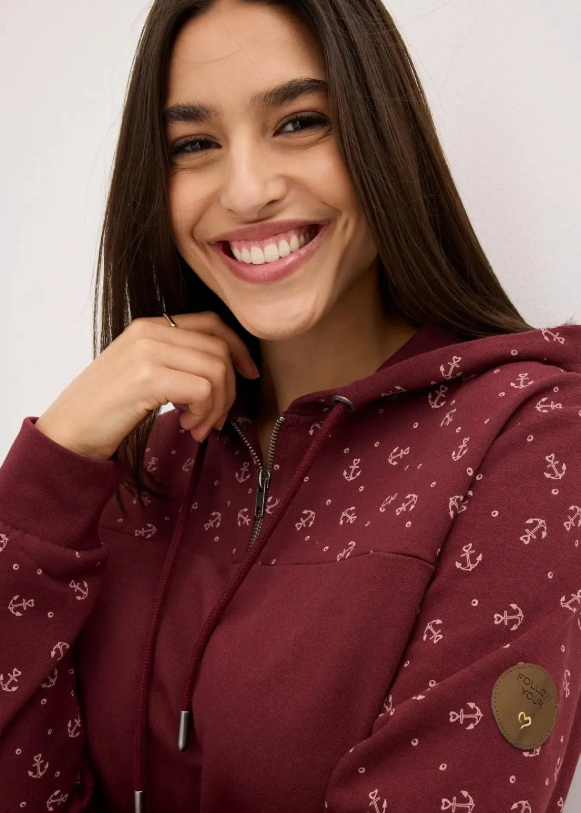 bonprix Nachhaltigere Materialien^Kapuzensweatshirt mit Reißverschluss aus reiner Baumwolle dunkelbeere