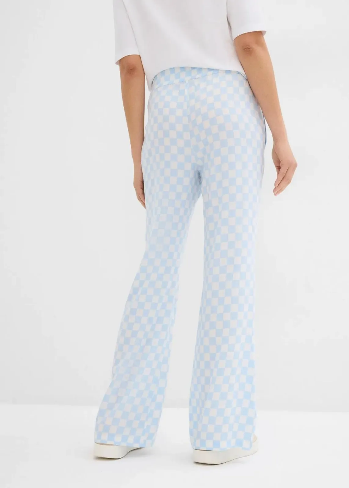 bonprix Nachhaltigere Materialien|Hosen^Karierte Marlenehose aus fließender Viskose eisblau/wollweiß kariert