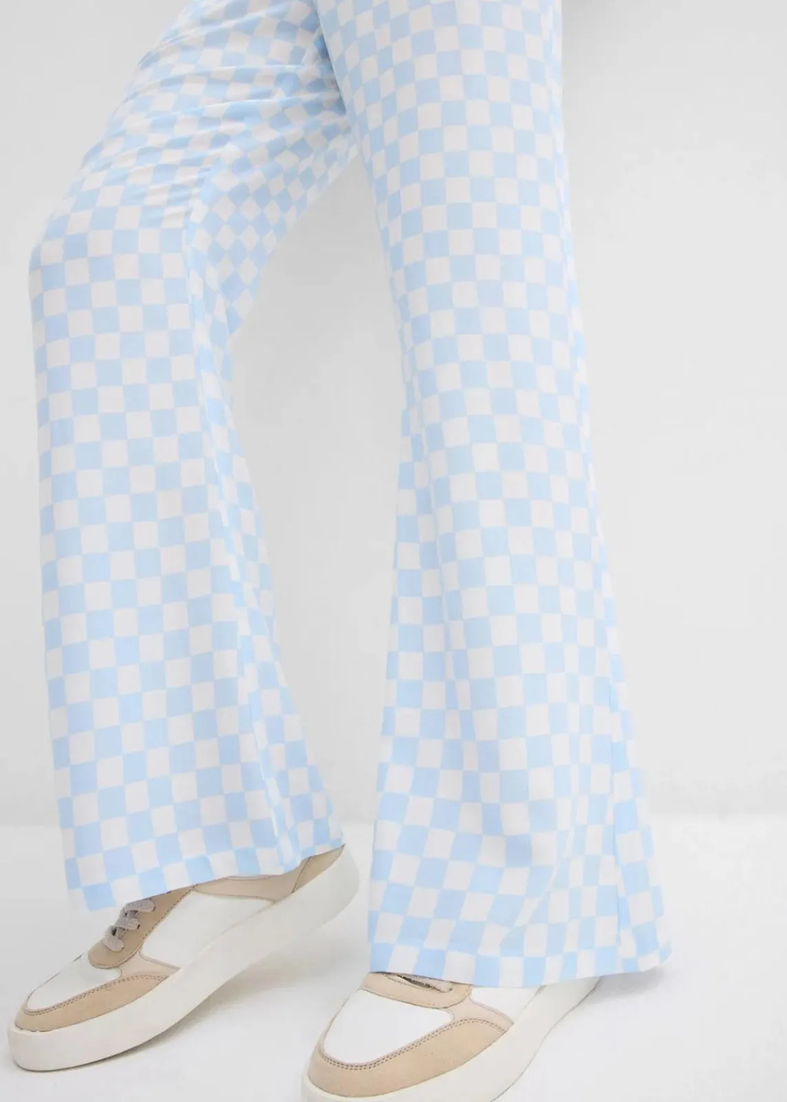 bonprix Nachhaltigere Materialien|Hosen^Karierte Marlenehose aus fließender Viskose eisblau/wollweiß kariert