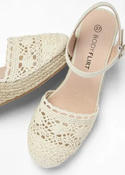 bonprix Pumps^Keilpumps in Häkel-Optik beige
