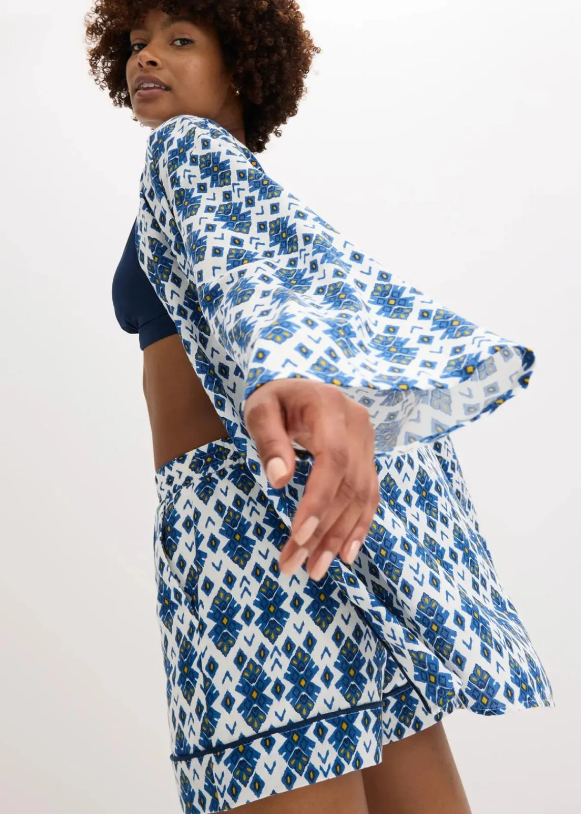 bonprix Bekleidung·Jacken & Mäntel|Zweiteiler & Sets^Kimono-Bluse weiß/blau bedruckt