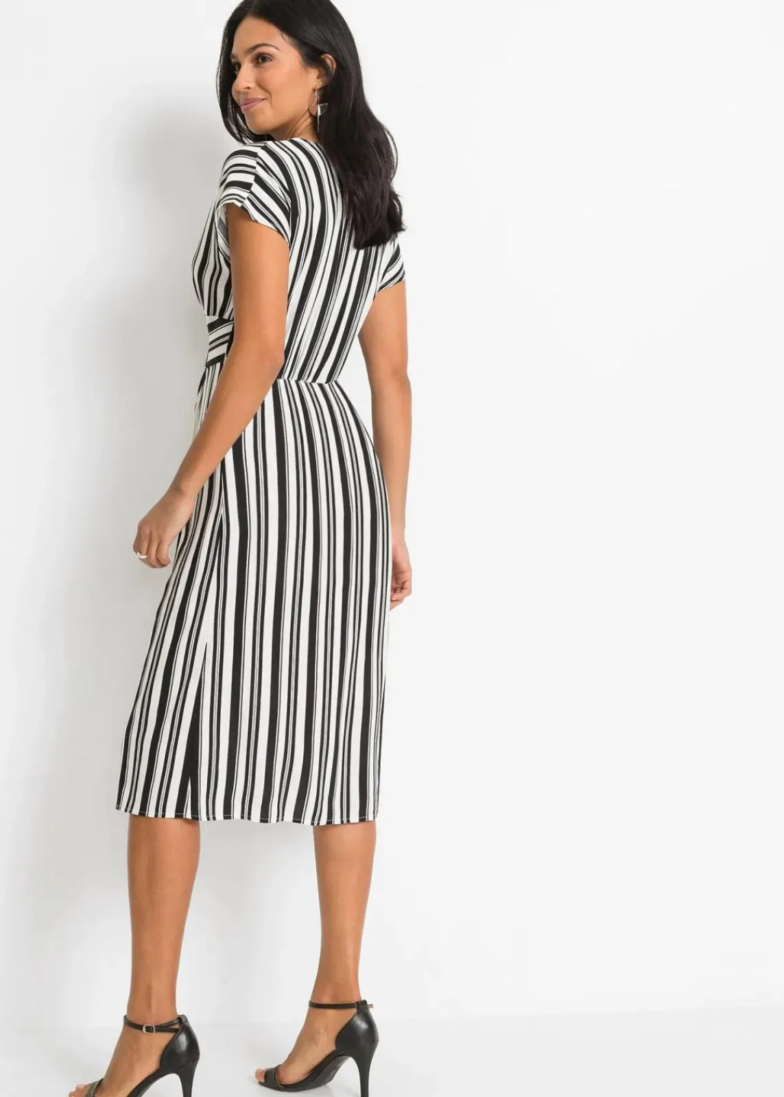 bonprix Nachhaltigere Materialien|Kleider^Kleid schwarz/weiß gestreift