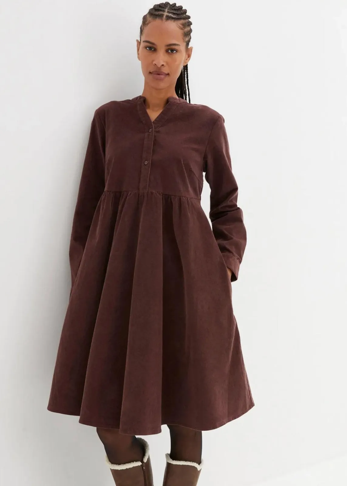 bonprix Kleider|Bekleidung·Pullover & Strickjacken^Kleid aus Baumwollcord terrabraun