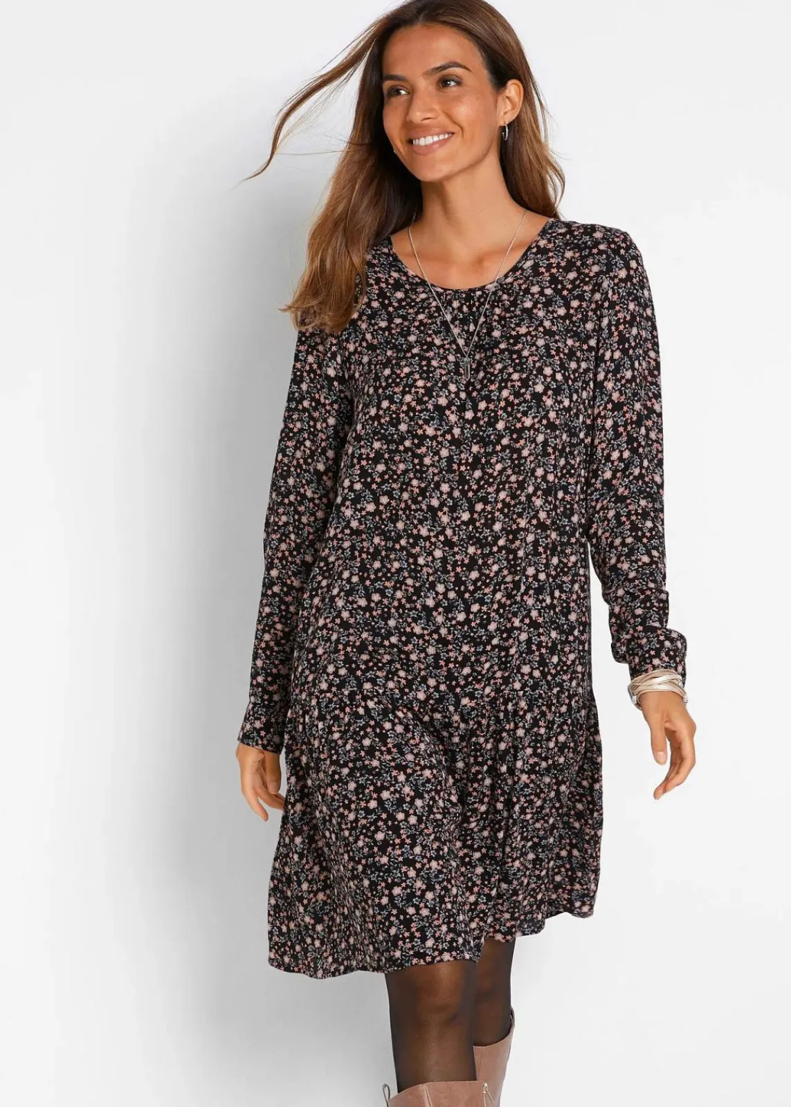 bonprix Bekleidung·Pullover & Strickjacken|Nachhaltigere Materialien^Kleid aus fließender Viskose schwarz geblümt