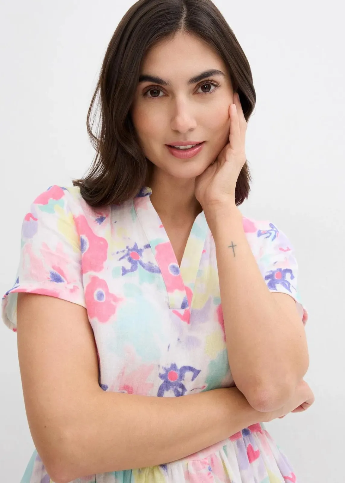 bonprix Bekleidung·Pullover & Strickjacken^Kleid aus Musselin bunt geblümt